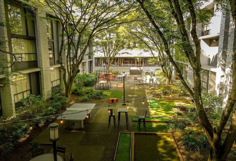 116, A Coast Hotel Bellevue