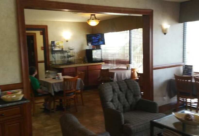 בית מלון כפרי Airport Inn