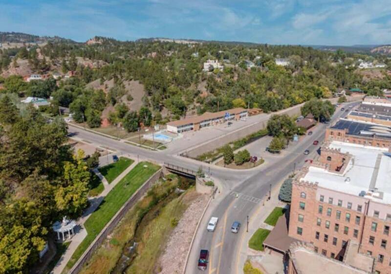 فندق Americas Best Value Inn By The River Hot Springs