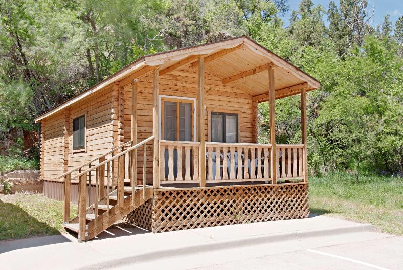 فندق Americas Best Value Inn By The River Hot Springs