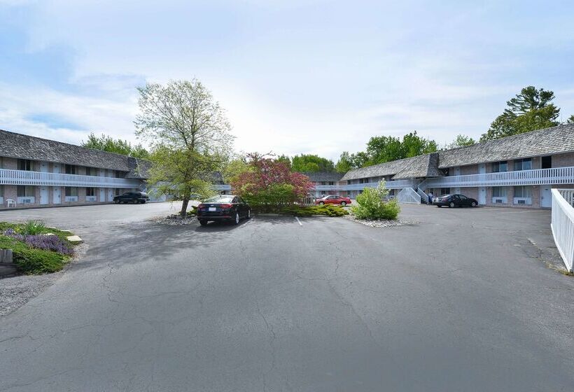호텔 Americas Best Value Inn Mackinaw City