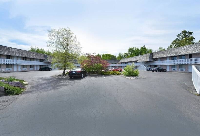 호텔 Americas Best Value Inn Mackinaw City