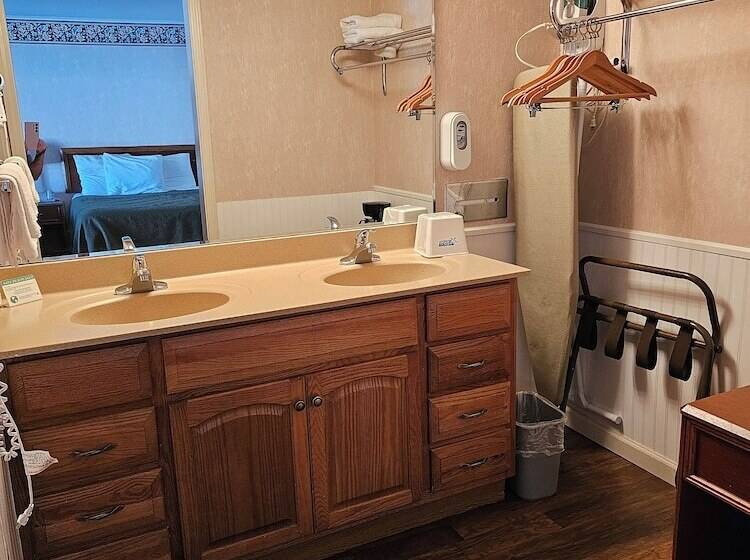 호텔 Americas Best Value Inn Mackinaw City