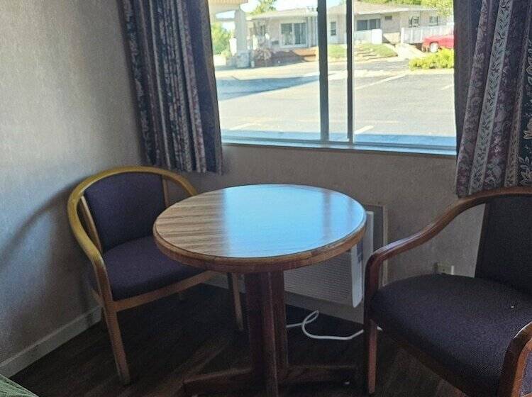 호텔 Americas Best Value Inn Mackinaw City