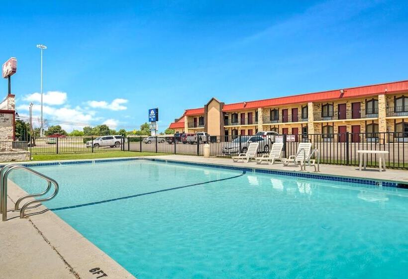 Отель Americas Best Value Inn Paris