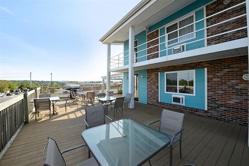 בית מלון כפרי Americas Best Value Inn Petoskey