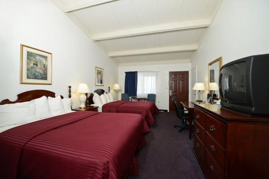 בית מלון כפרי Americas Best Value Inn Petoskey