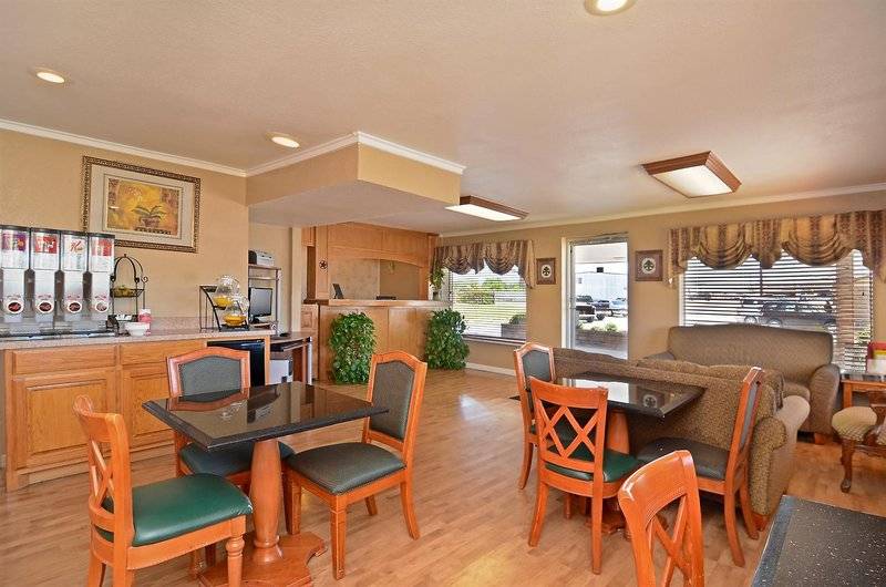 בית מלון כפרי Americas Best Value Inn Crosstimbers