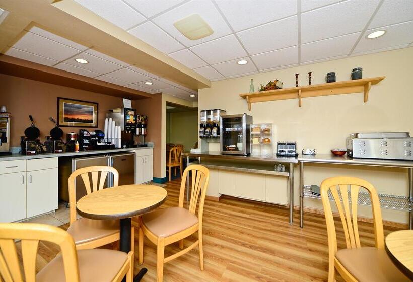 בית מלון כפרי Americas Best Value Inn And Suites St. Cloud