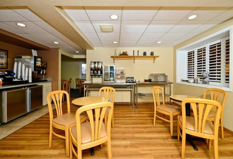 בית מלון כפרי Americas Best Value Inn And Suites St. Cloud