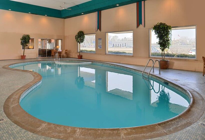 בית מלון כפרי Americas Best Value Inn And Suites St. Cloud