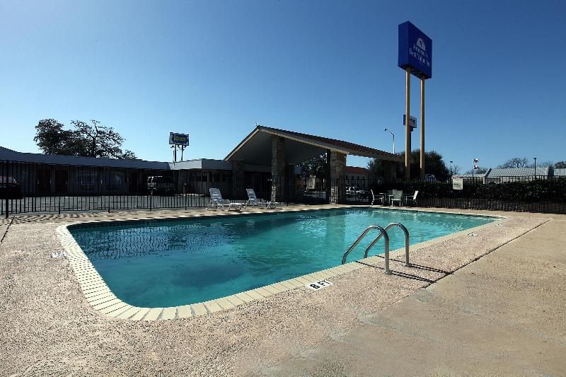 בית מלון כפרי Americas Best Value Inn Uvalde