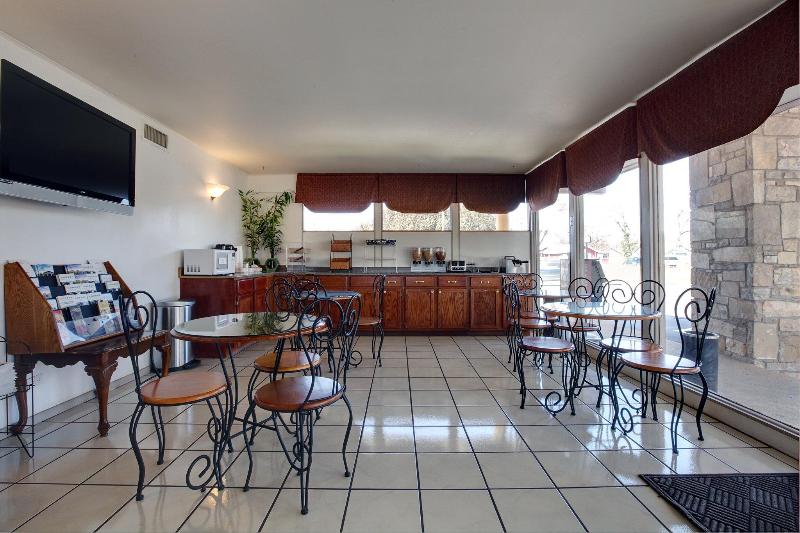 בית מלון כפרי Americas Best Value Inn Uvalde