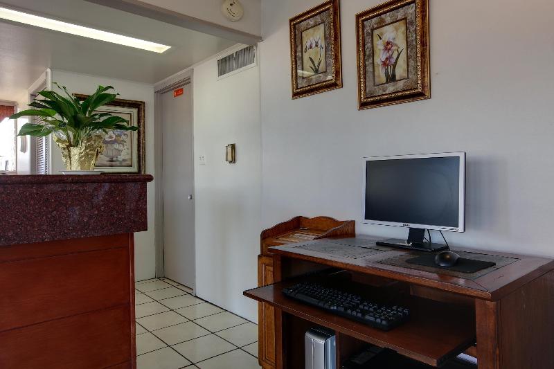 בית מלון כפרי Americas Best Value Inn Uvalde