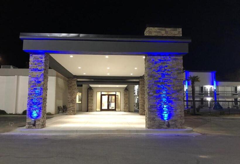 فندق Quality Inn