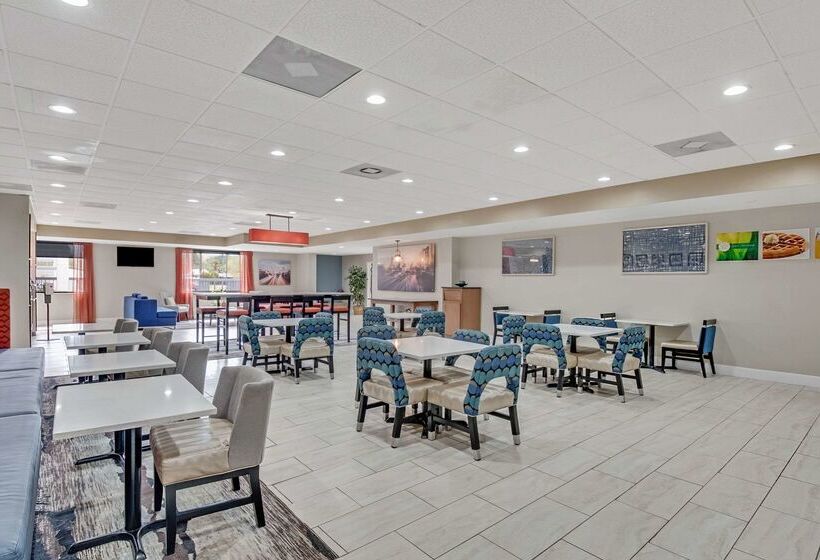 فندق Quality Inn