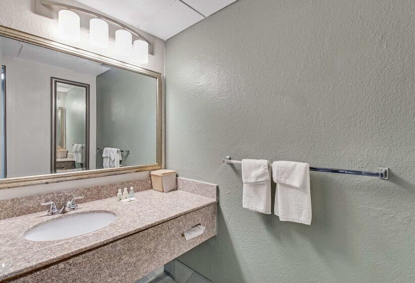 فندق Quality Inn