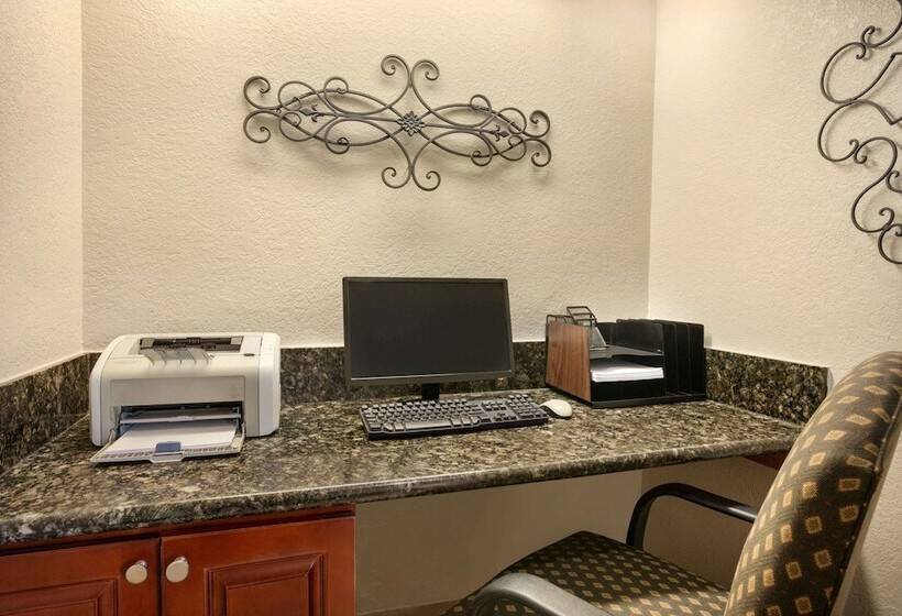 בית מלון כפרי Baymont By Wyndham Kansas City Ku Medical Center