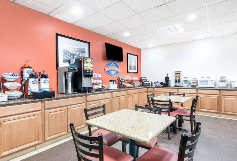 בית מלון כפרי Baymont By Wyndham Midland Airport