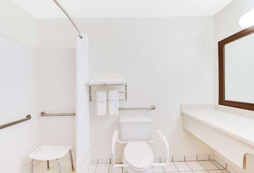 בית מלון כפרי Baymont By Wyndham Midland Airport