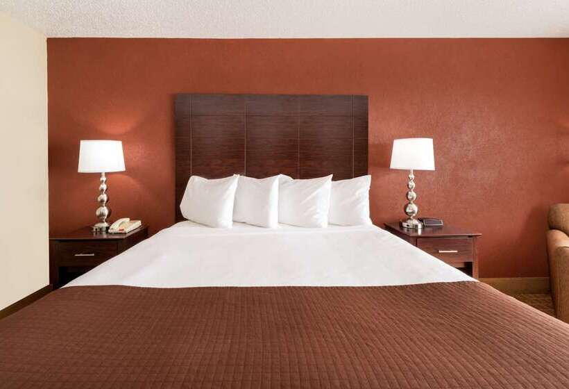 בית מלון כפרי Baymont By Wyndham Midland Airport