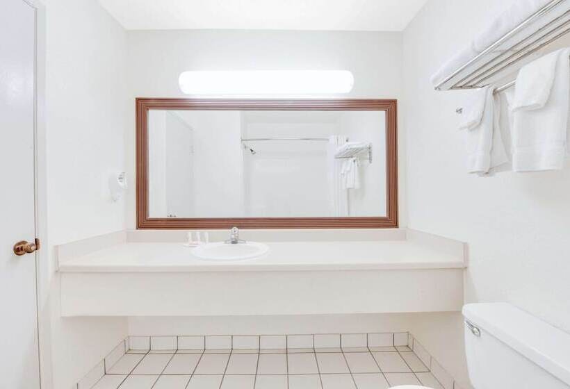 هتل Baymont By Wyndham Midland Airport