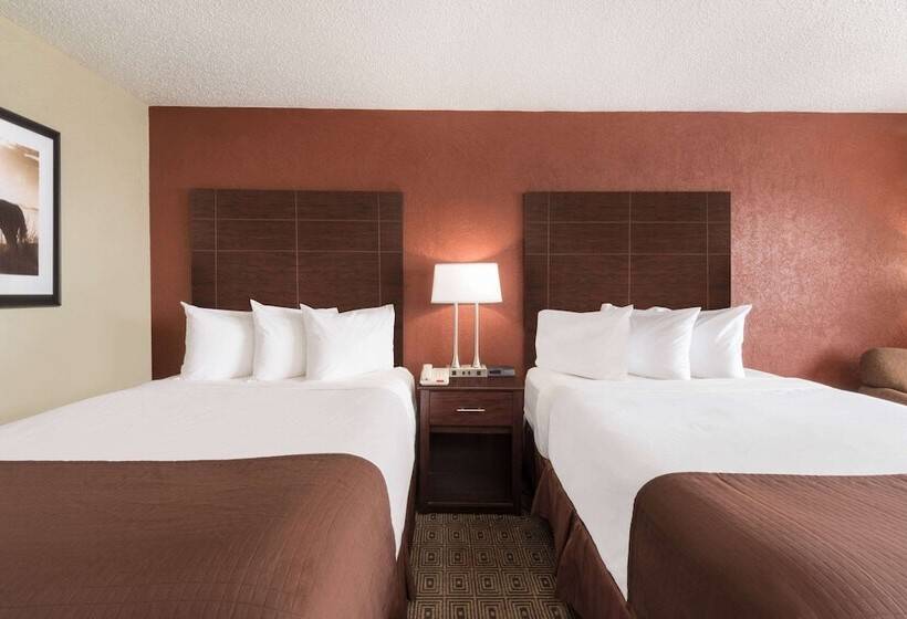 בית מלון כפרי Baymont By Wyndham Midland Airport