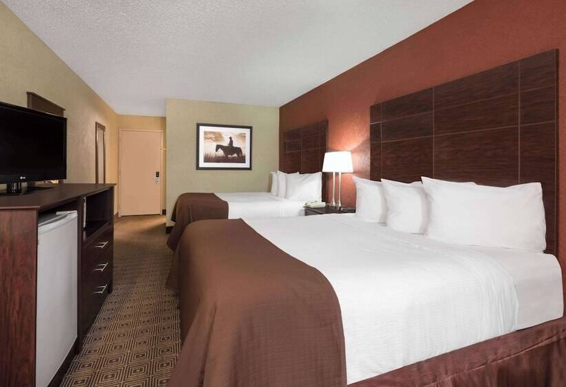 בית מלון כפרי Baymont By Wyndham Midland Airport