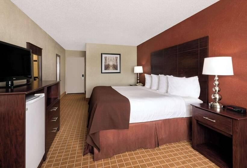 هتل Baymont By Wyndham Midland Airport