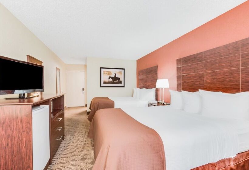 בית מלון כפרי Baymont By Wyndham Midland Airport