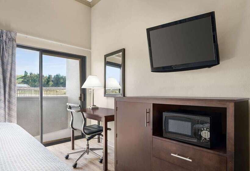 فندق Baymont By Wyndham Monterey Park