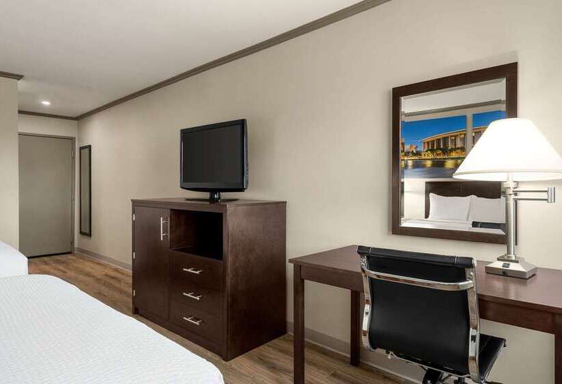 فندق Baymont By Wyndham Monterey Park