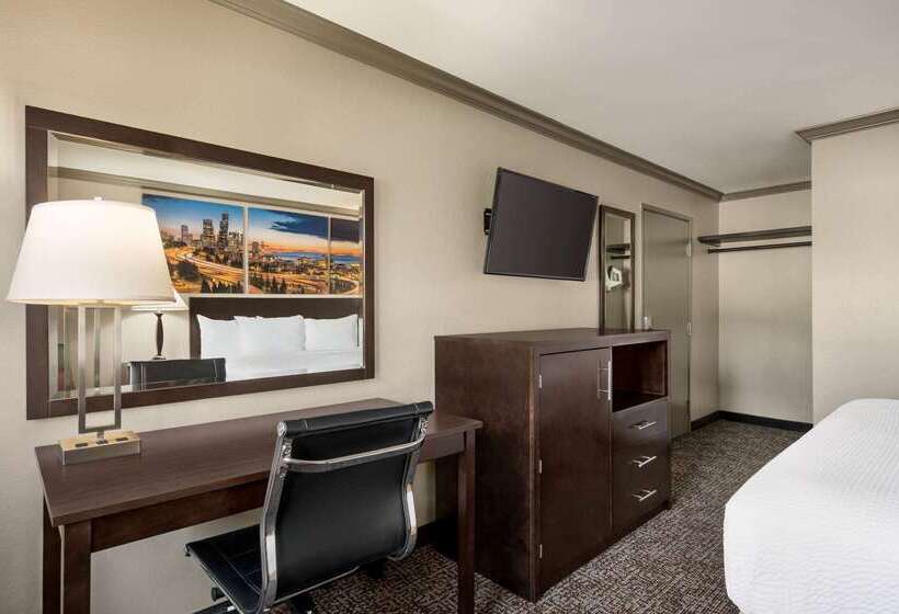 فندق Baymont By Wyndham Monterey Park