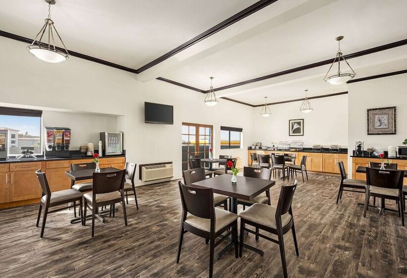 בית מלון כפרי Baymont By Wyndham Monterey Park