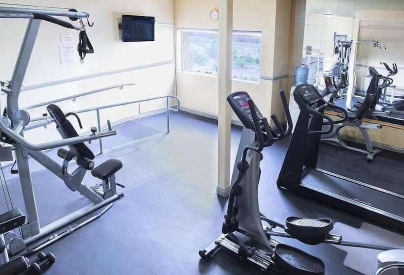 בית מלון כפרי Baymont By Wyndham Monterey Park