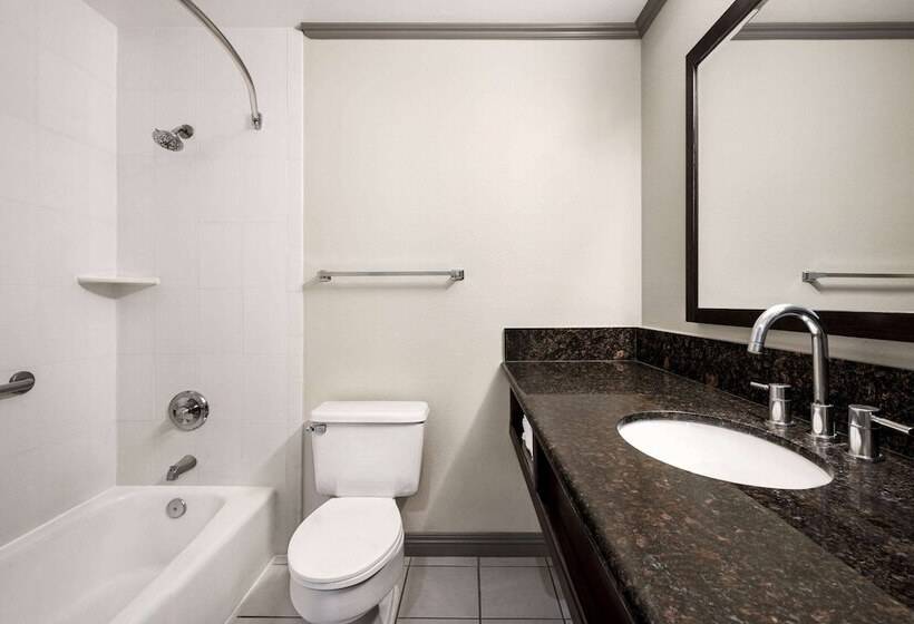 فندق Baymont By Wyndham Monterey Park