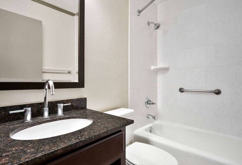 בית מלון כפרי Baymont By Wyndham Monterey Park