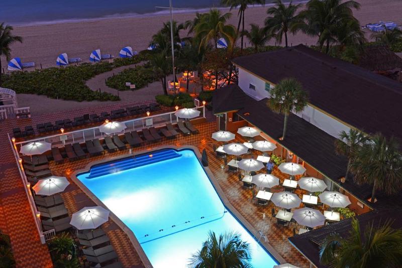 酒店 Beachcomber Resort & Club