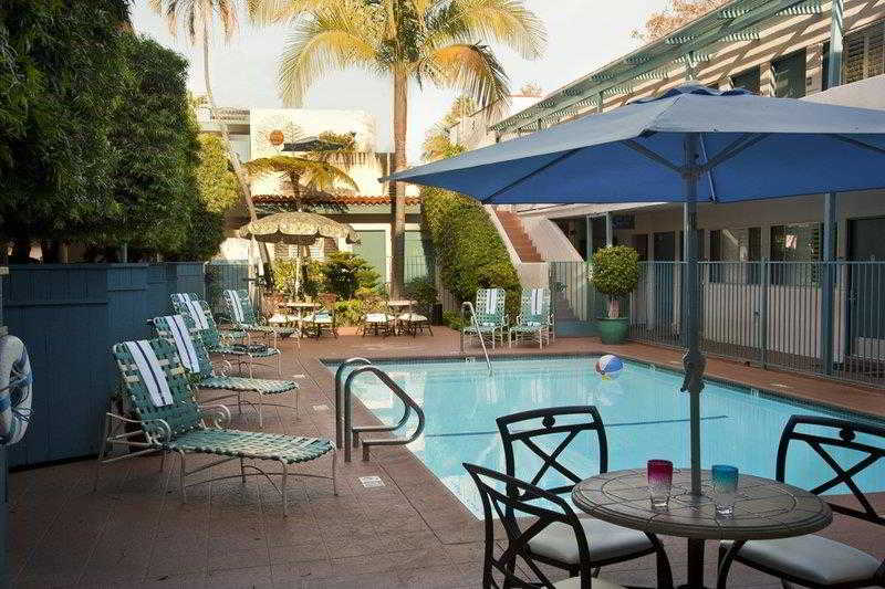 فندق Beachside Inn