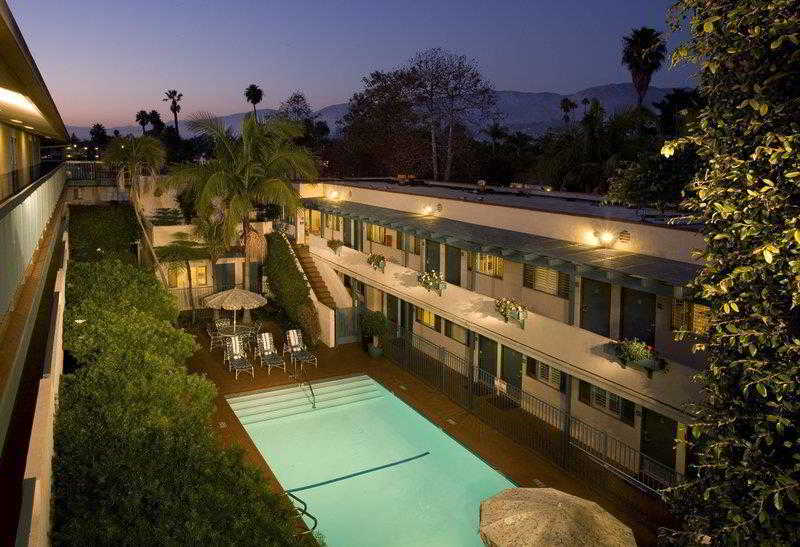 فندق Beachside Inn