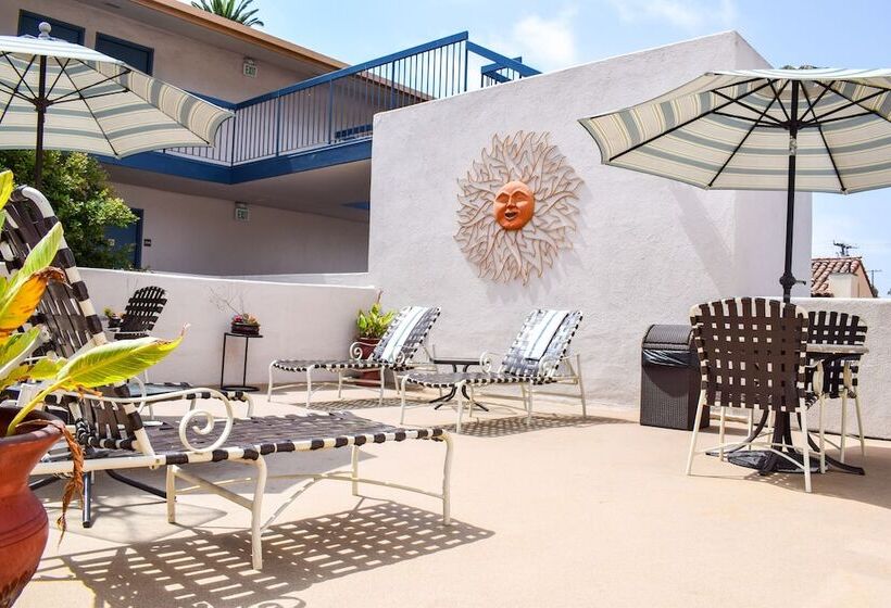 فندق Beachside Inn