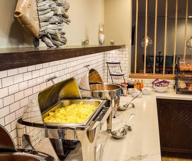 فندق Beachside Inn