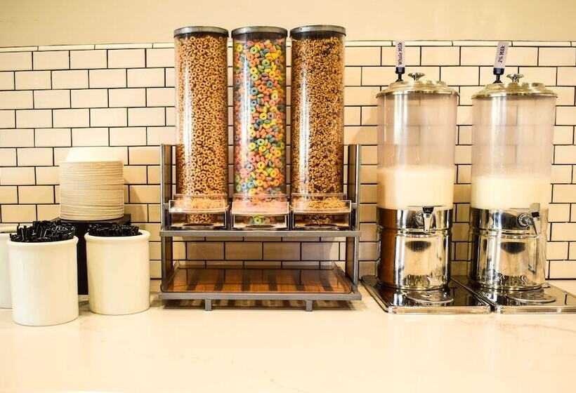 فندق Beachside Inn