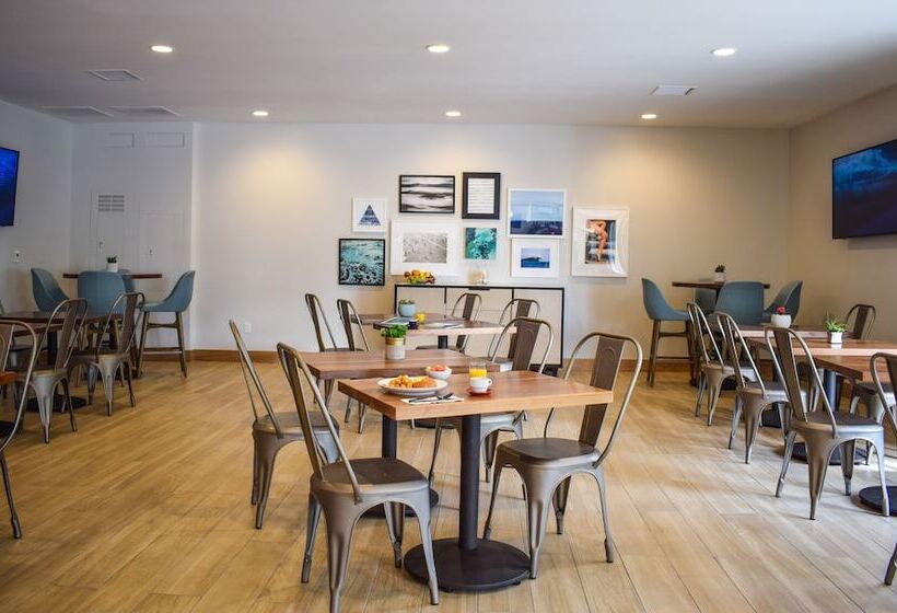 فندق Beachside Inn