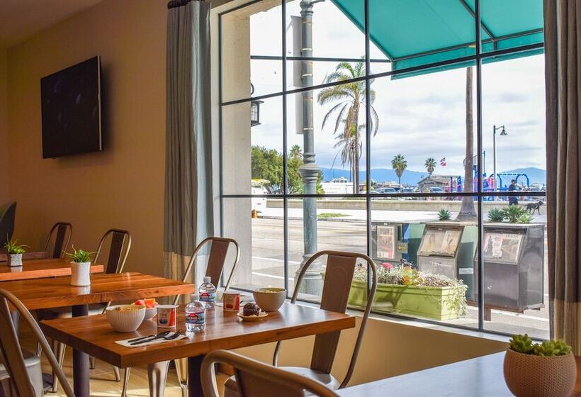 فندق Beachside Inn