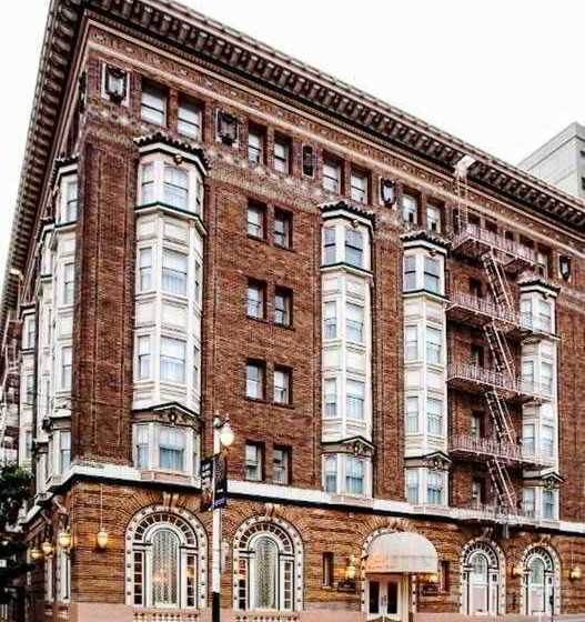 ホテル Beresford Arms