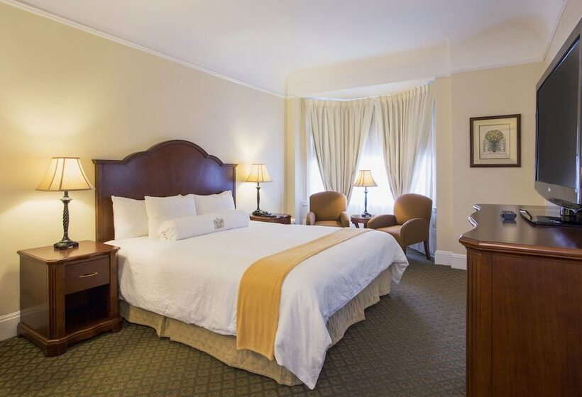 ホテル Beresford Arms