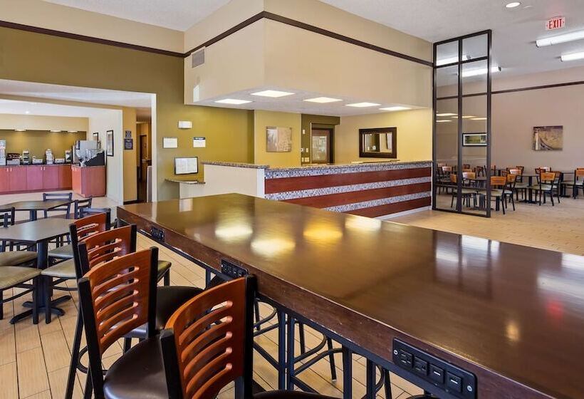 هتل Best Western Ambassador Inn & Suites