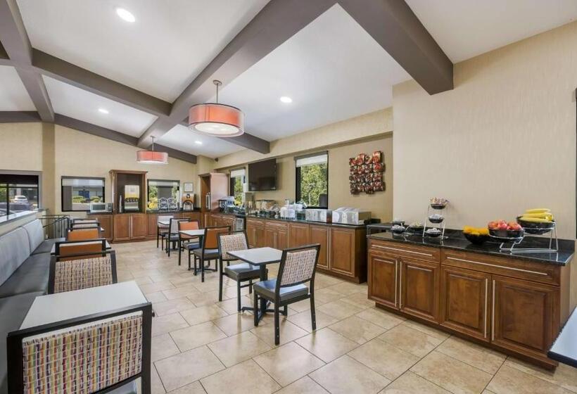 Отель Best Western Asheville Blue Ridge Parkway