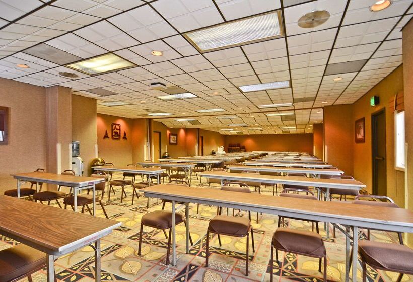 فندق Best Western Bidarka Inn